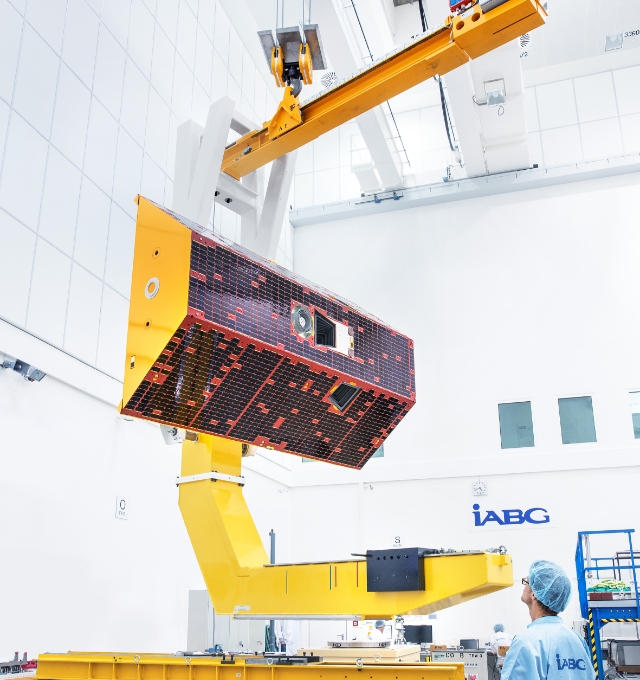 The GRACE-FO satellites were assembled by Airbus Defence and Space in Germany. The photo shows one of the satellites in the testing facility of IABG, an Airbus subcontractor, in Munich (view 2).