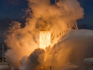 A close-up of the flames from the rocket launching GRACE-FO.